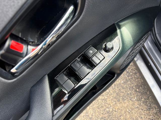 Used 2022 Toyota Prius L Eco image 11