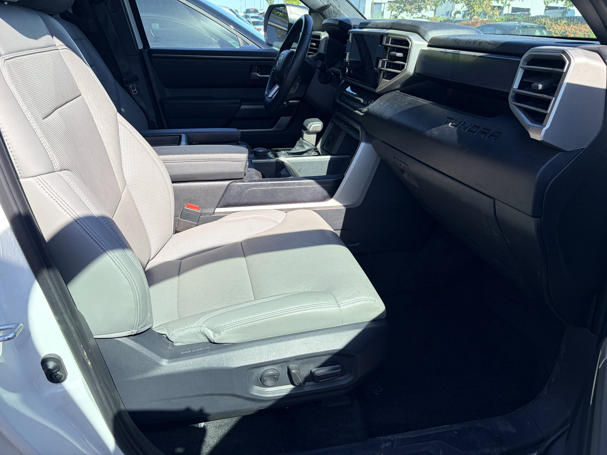 Used 2025 Toyota Tundra SR5 w/ SR5 Premium Package AWD/4WD image 14