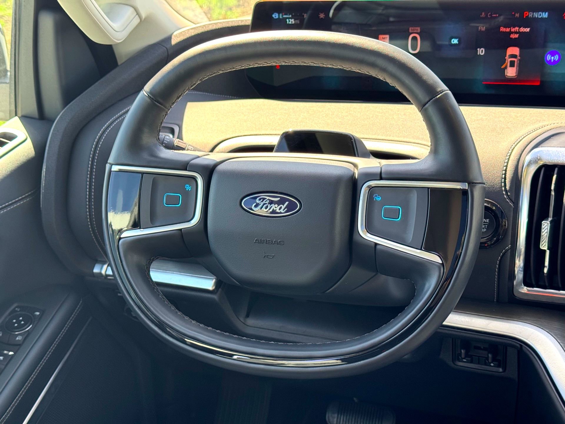 Used 2025 Ford Expedition Platinum AWD/4WD image 26