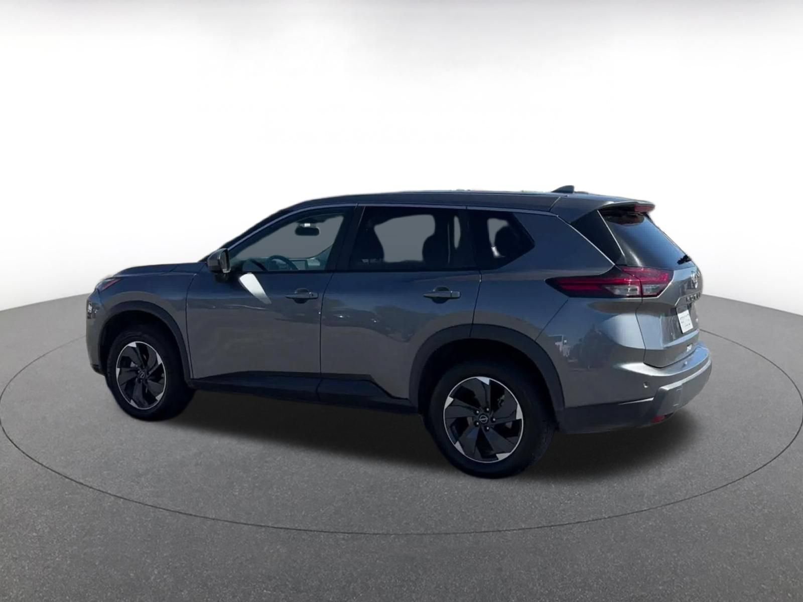 Used 2025 Nissan Rogue SV AWD/4WD image 9