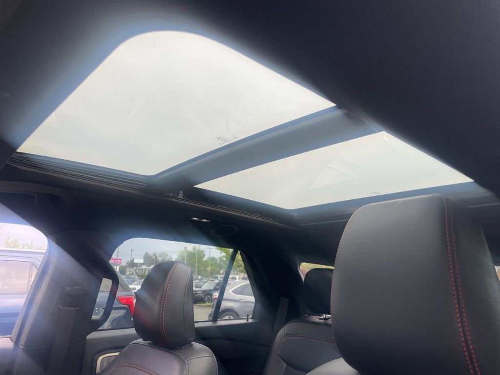 Used 2023 Ford Explorer ST-Line w/ Class IV Trailer Tow Package image 9