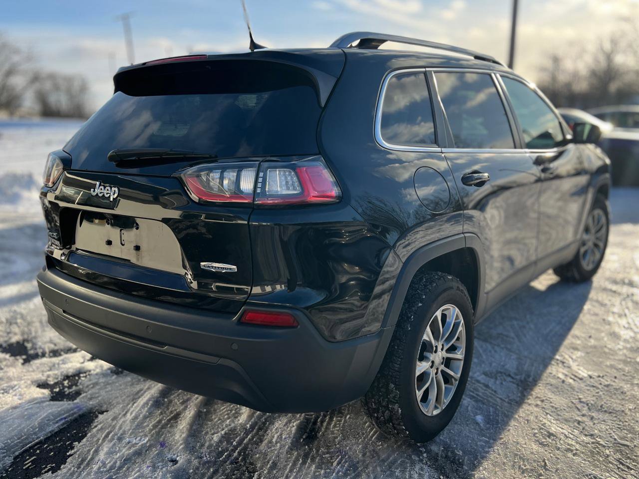 Used 2019 Jeep Cherokee Latitude Plus w/ Cold Weather Group image 8