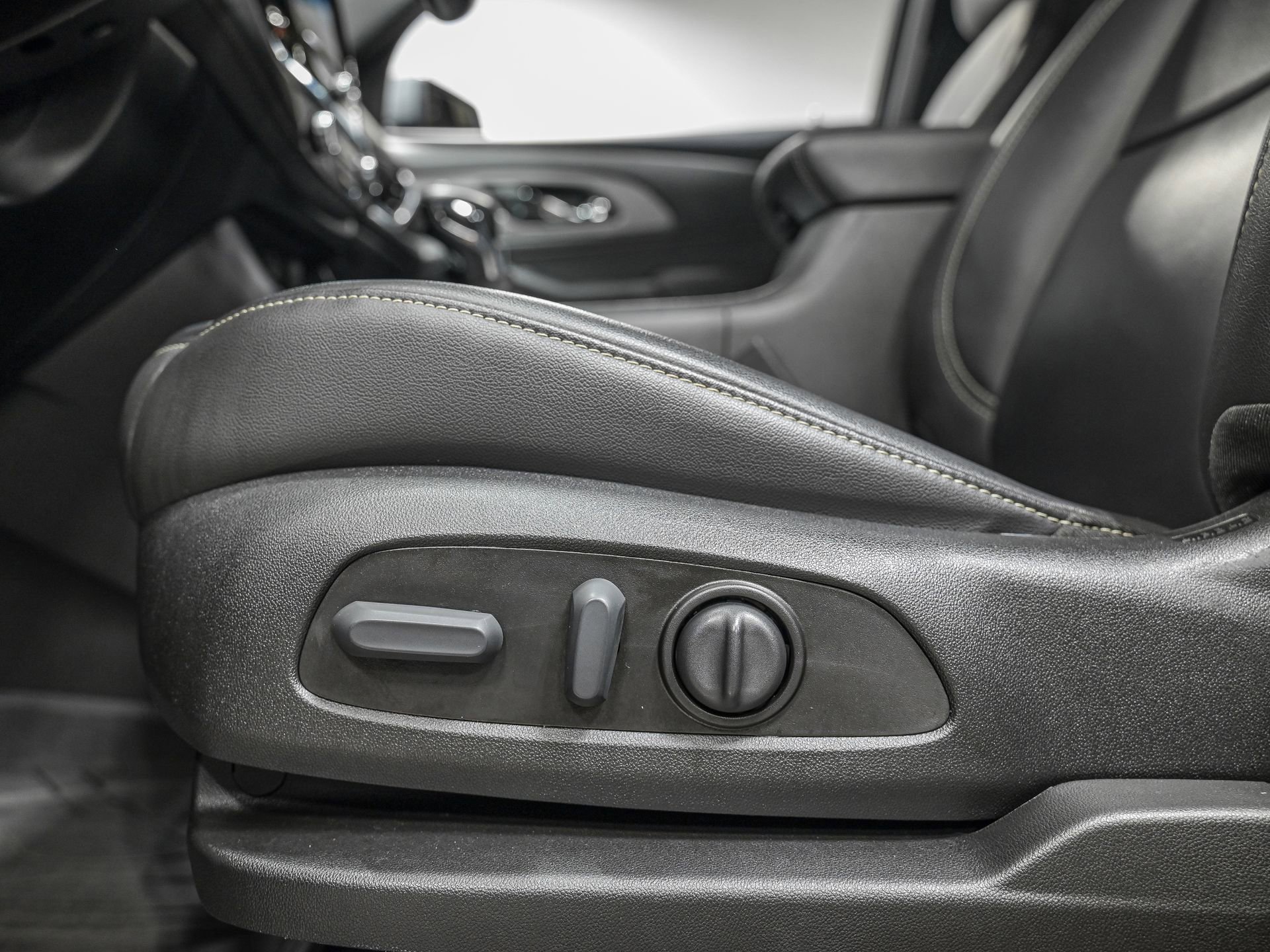 Used 2023 Chevrolet Traverse LT w/ LPO, Floor Liner Package image 14