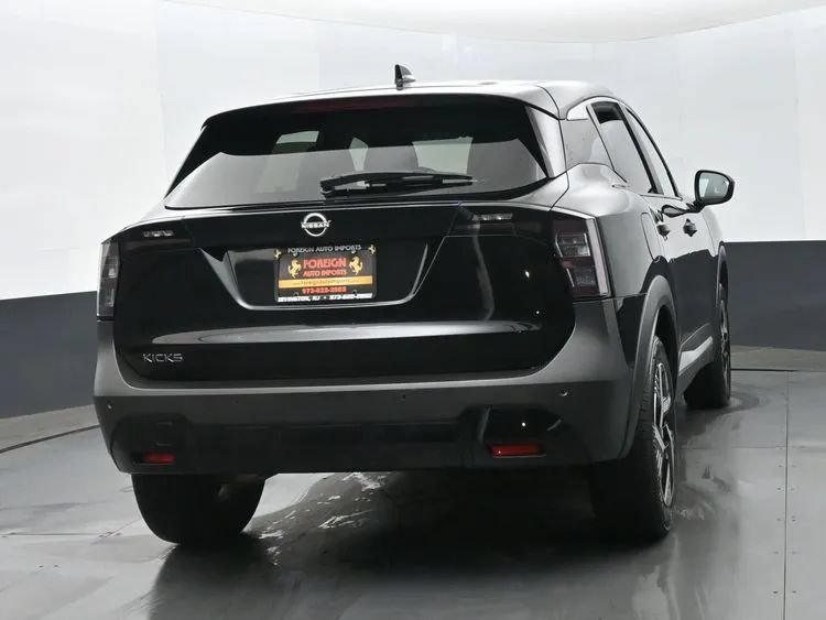 Used 2025 Nissan Kicks SV FWD image 8