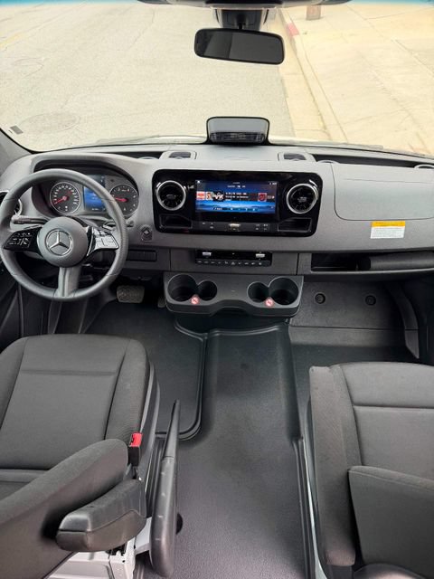 Used 2026 Mercedes-Benz Sprinter 2500 image 8