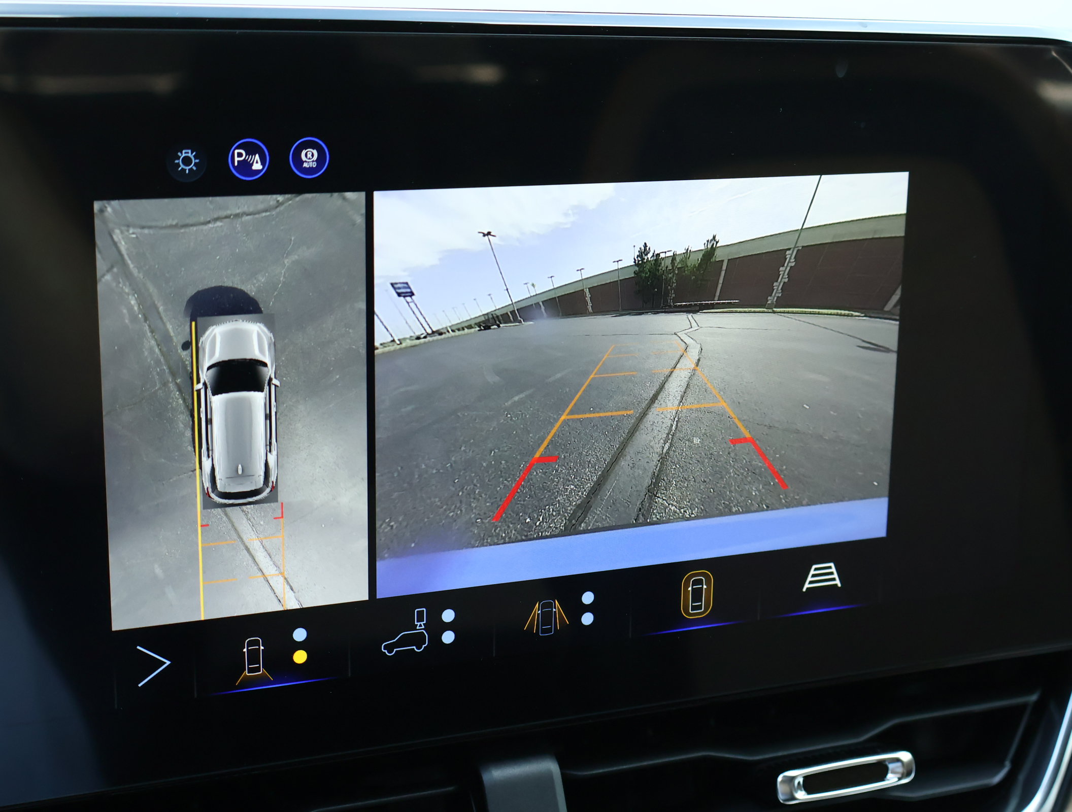 New 2027 Chevrolet Equinox ACTIV w/ Safety and Technology Package FWD image 4