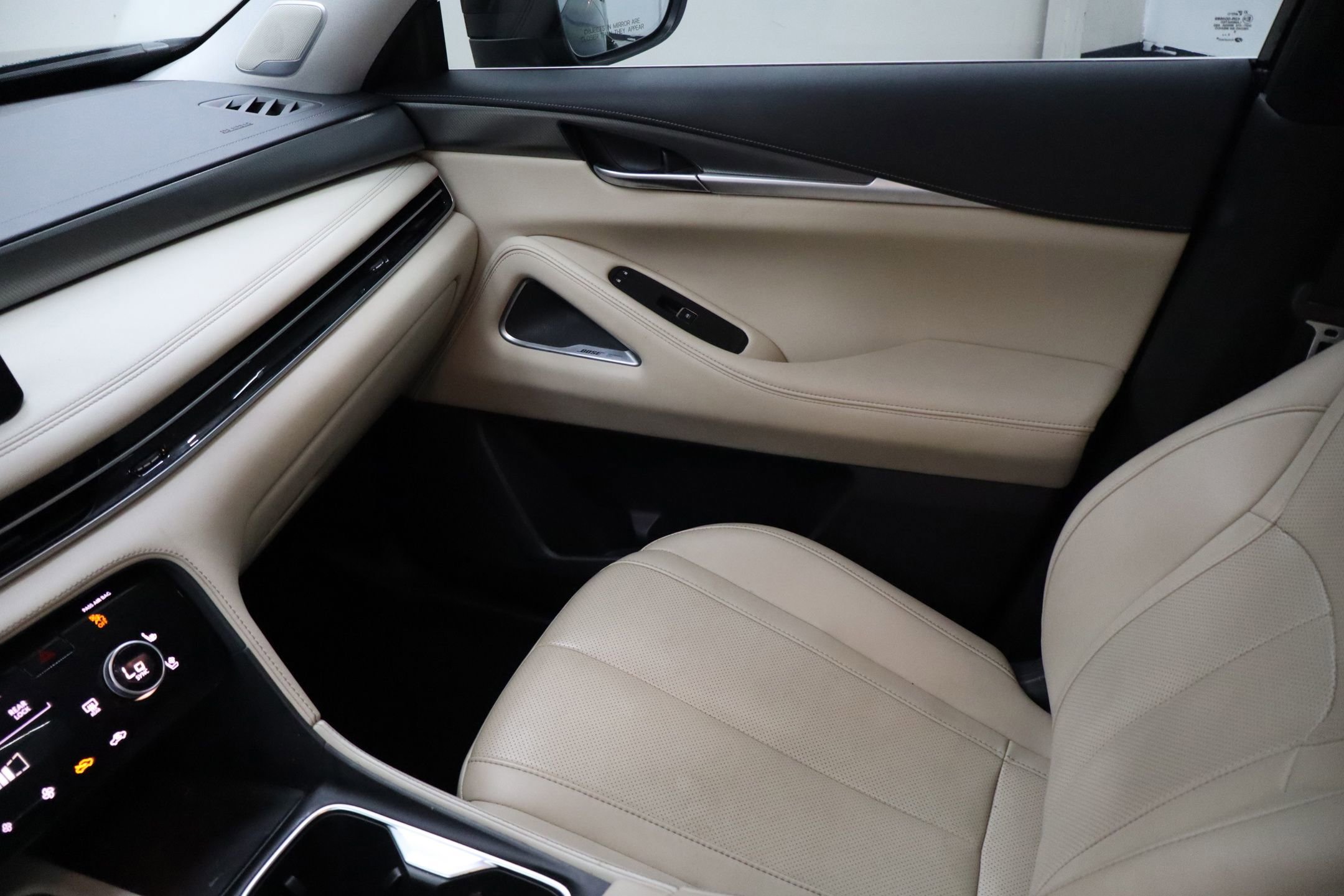 Used 2023 INFINITI QX60 Luxe w/ Performance Audio Package image 25