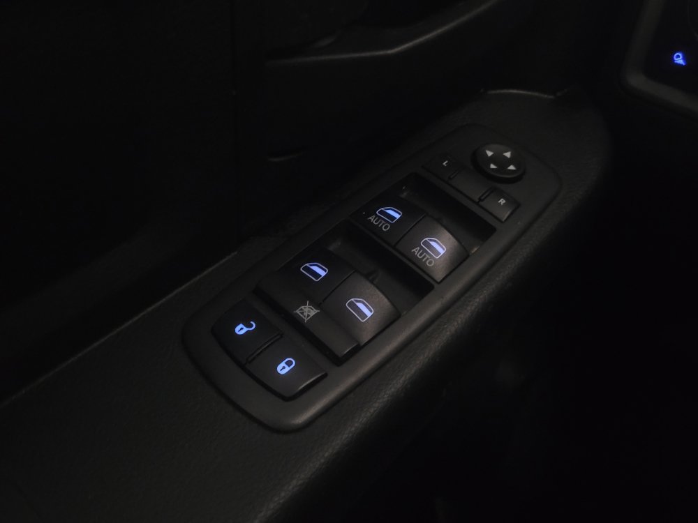 Used 2018 RAM 1500 Tradesman w/ Chrome Appearance Group RWD image 27