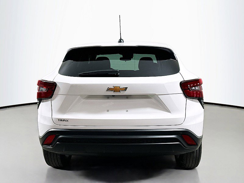 Used 2024 Chevrolet Trax LS w/ LS Convenience Package image 6