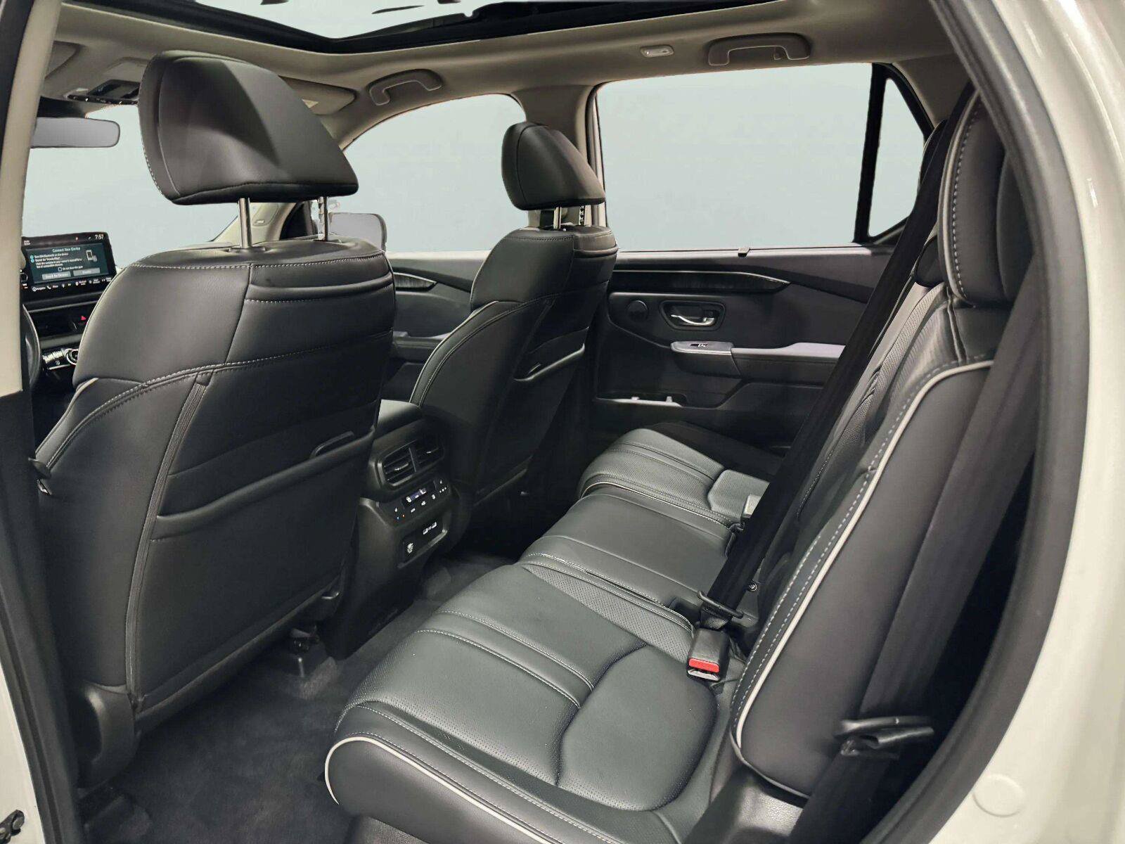 Used 2023 Honda Pilot Elite image 30