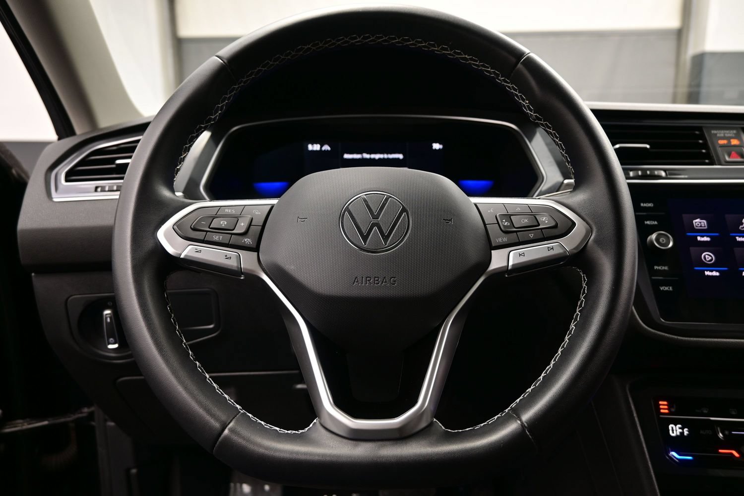 Used 2022 Volkswagen Tiguan SE AWD/4WD image 25