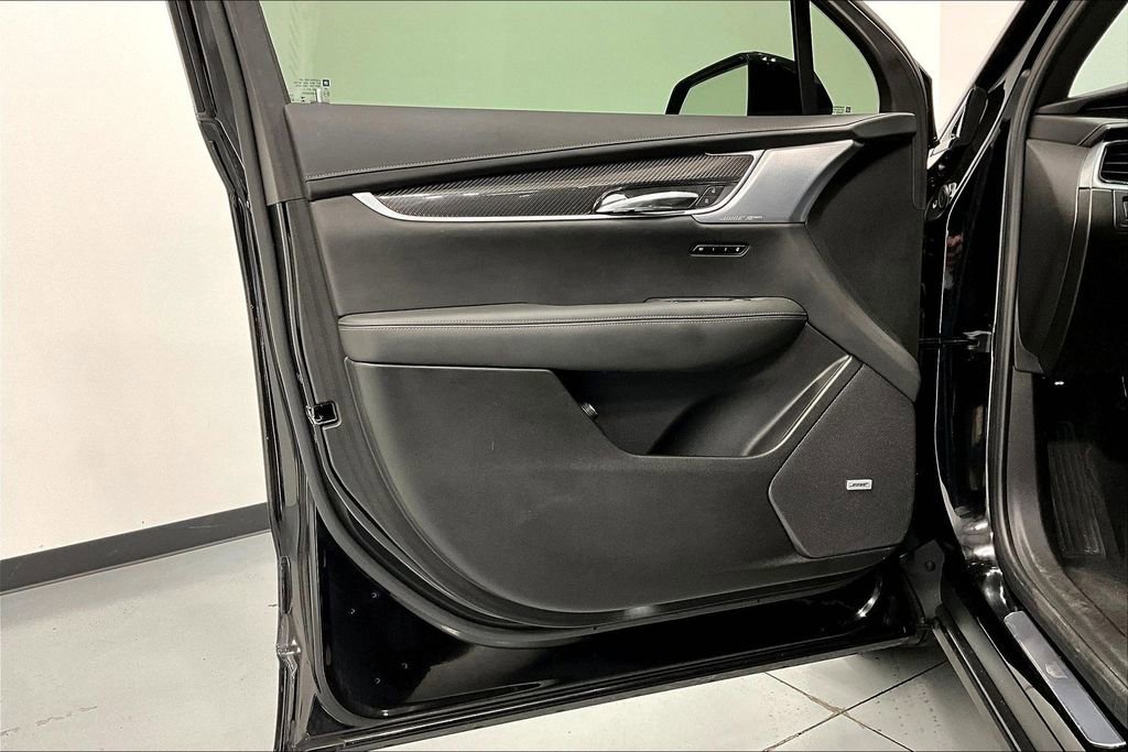 Used 2024 Cadillac XT6 Sport w/ Technology Package image 21
