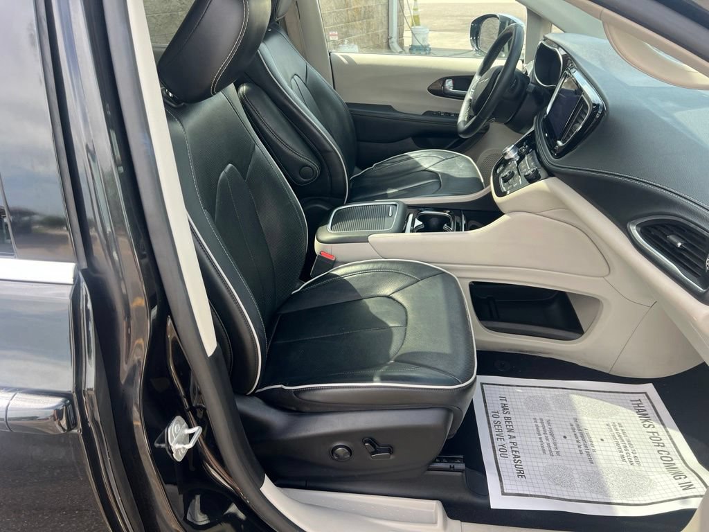 Certified 2023 Chrysler Pacifica Limited FWD image 12