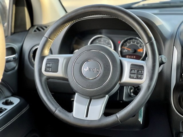 Used 2016 Jeep Compass Latitude image 32