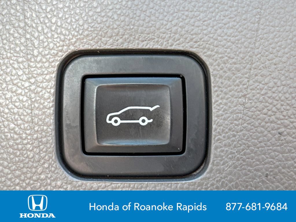 Used 2019 Chevrolet Traverse LT w/ LT Premium Package AWD/4WD image 19