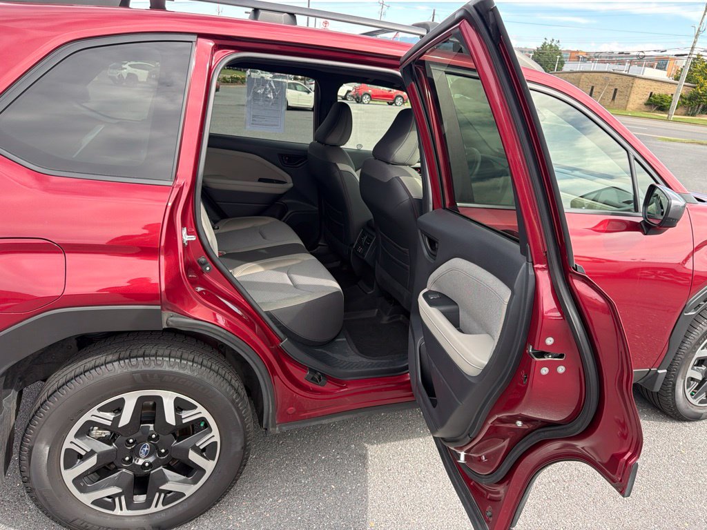 Certified 2025 Subaru Forester Premium AWD/4WD image 18