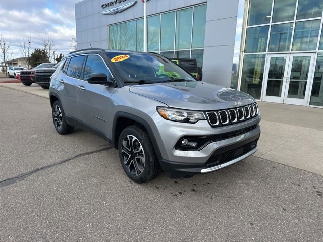 Used 2024 Jeep Compass Limited image 3