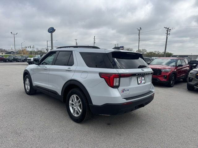 Used 2026 Ford Explorer Active AWD/4WD image 3