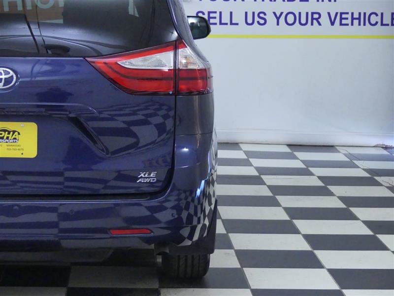 Used 2019 Toyota Sienna XLE w/ XLE Navigation Package image 30