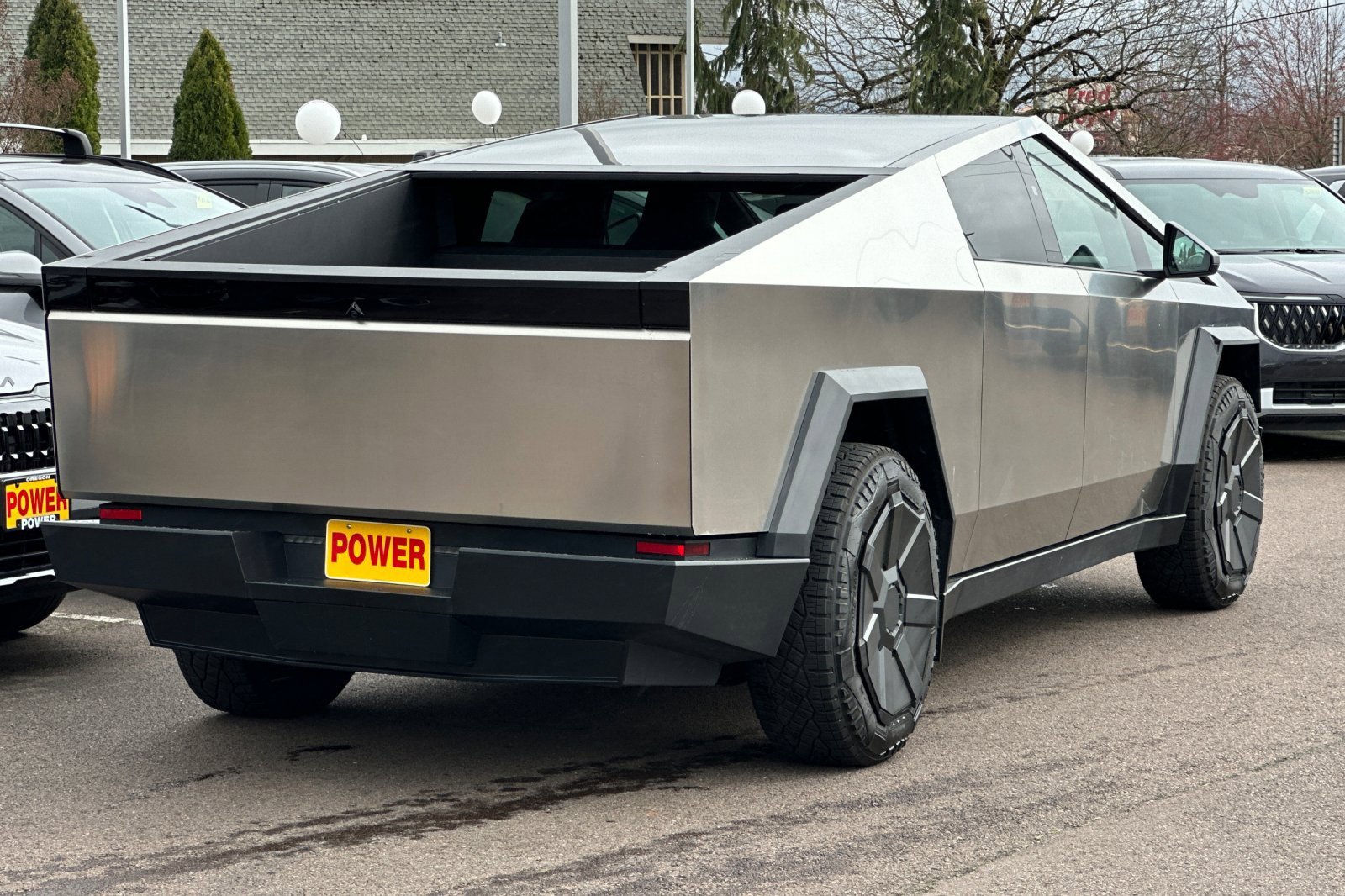 Used 2026 Tesla Cybertruck 2WD Crew Cab image 4