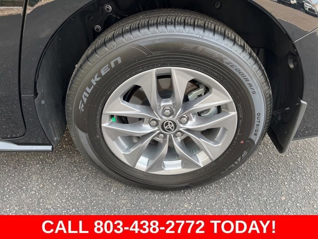 Used 2025 Toyota Sienna XLE image 30