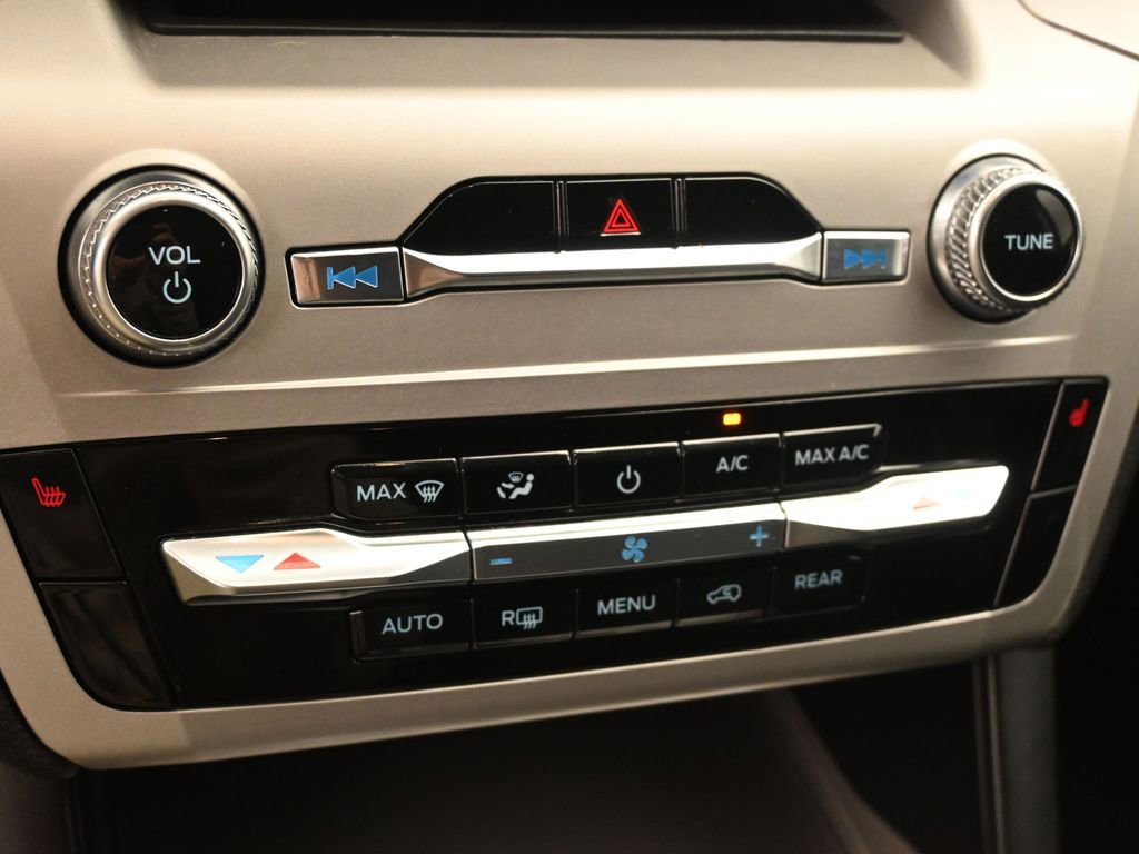 Used 2022 Ford Explorer XLT image 17