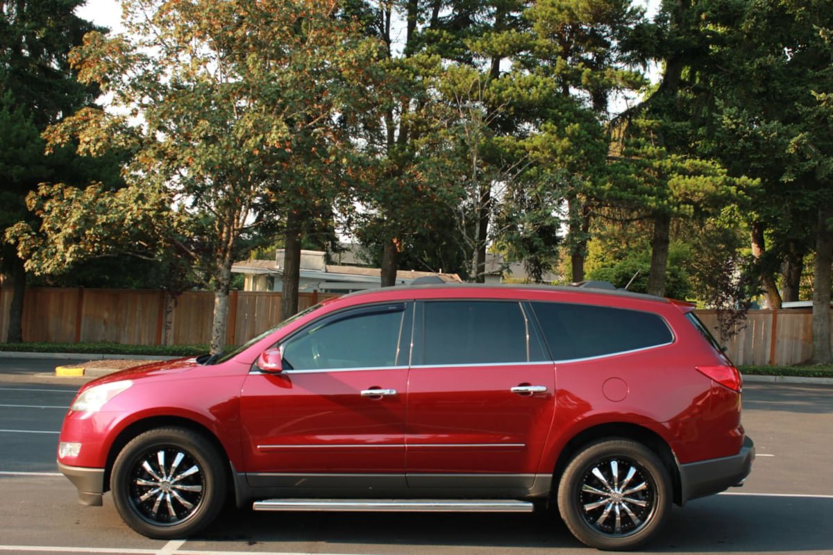 Used 2011 Chevrolet Traverse LTZ w/ LPO, 'HIT The Road' Package AWD/4WD image 4