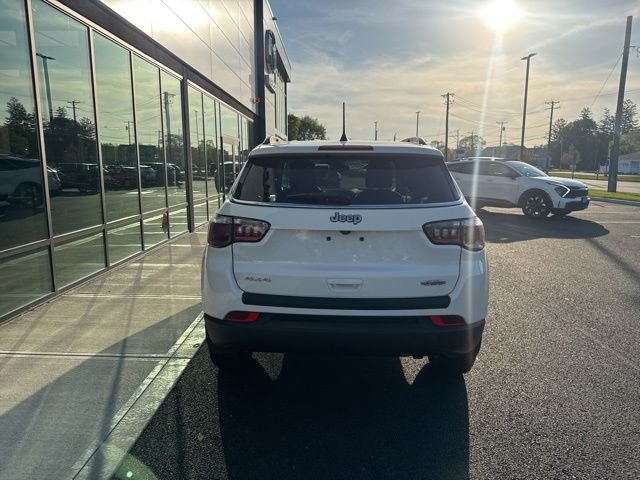Used 2018 Jeep Compass Latitude w/ Popular Equipment Group AWD/4WD image 4