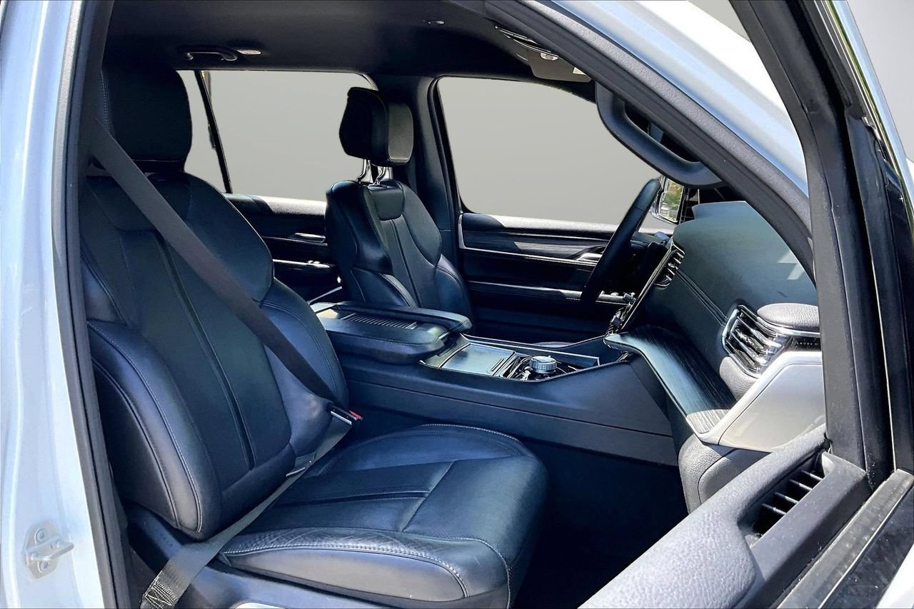 Certified 2024 Jeep Wagoneer L Series II w/ Flexible Seating Group AWD/4WD image 23