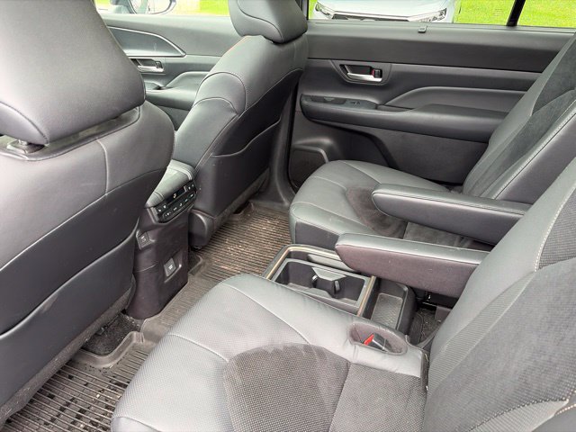 Used 2025 Toyota Grand Highlander AWD Hybrid image 17