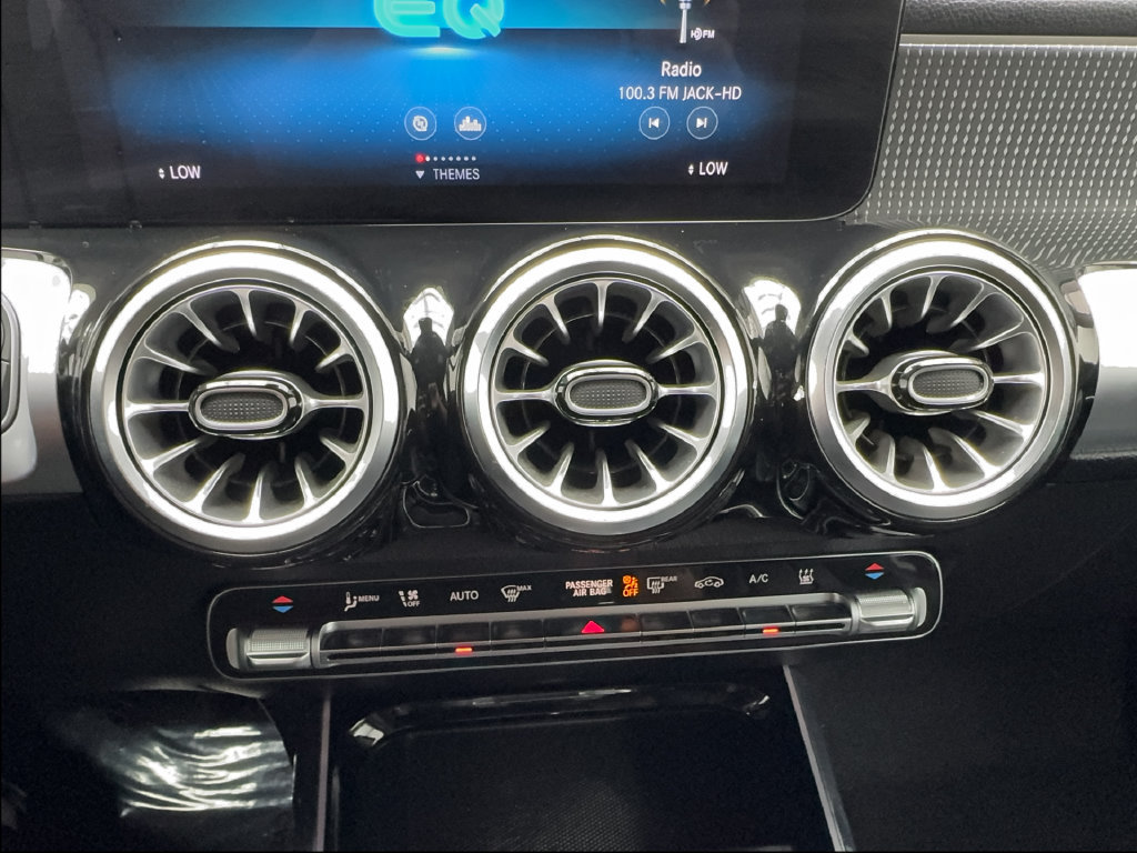 Used 2022 Mercedes-Benz EQB 300 4MATIC image 54