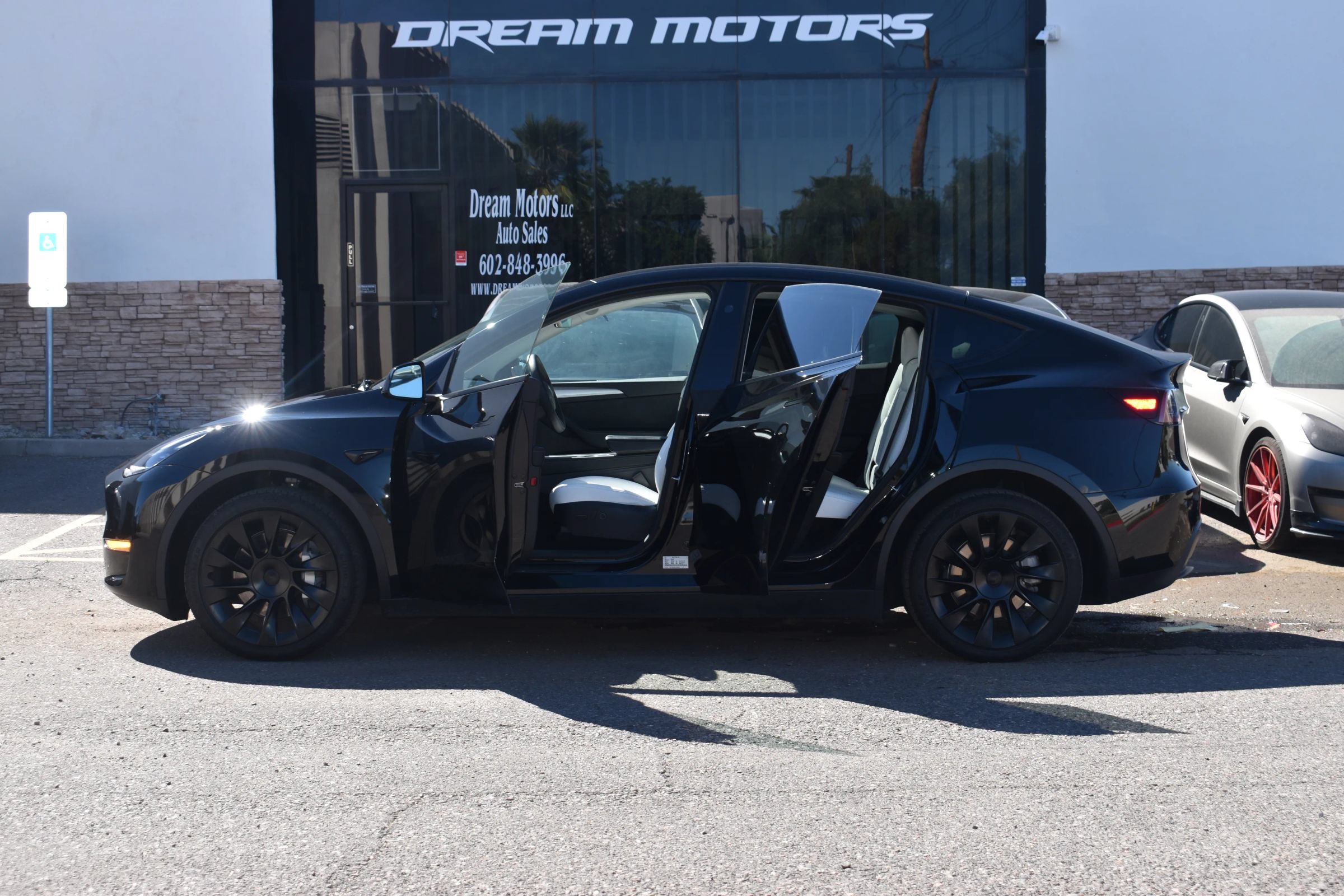 Used 2025 Tesla Model Y Long Range AWD/4WD image 7