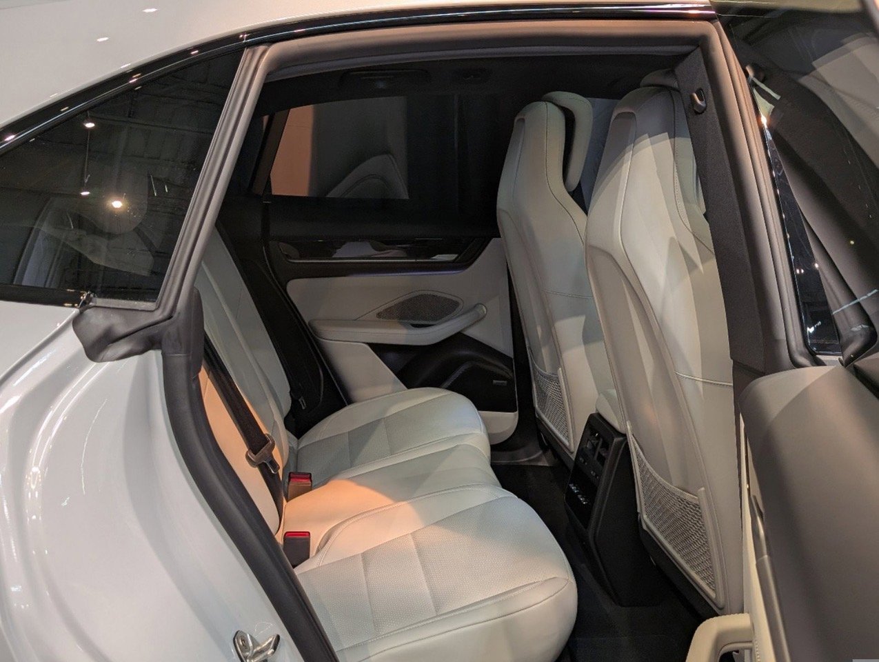 New 2025 Porsche Macan 4S Electric image 13