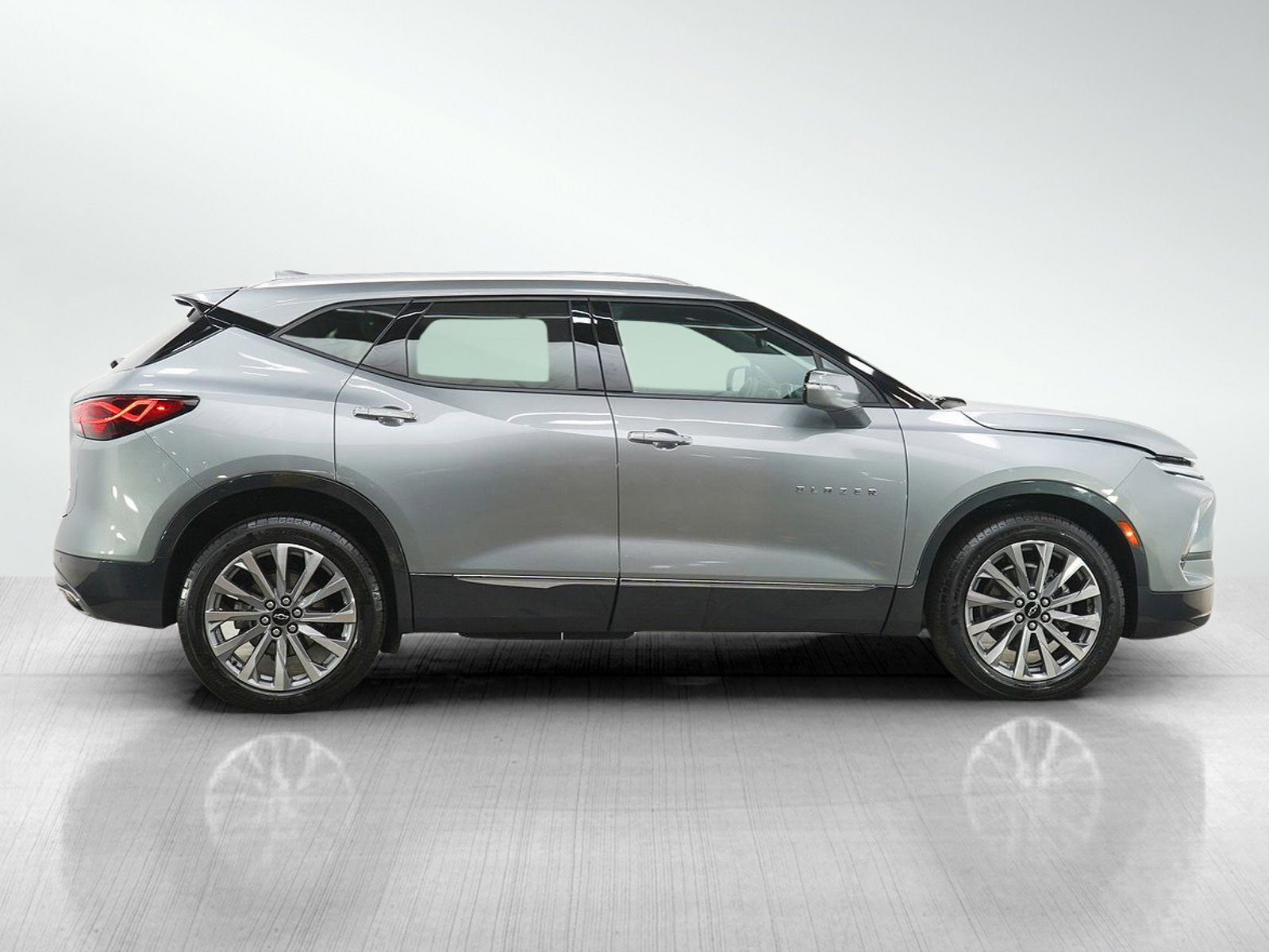 Used 2023 Chevrolet Blazer Premier w/ Driver Confidence II Package image 6