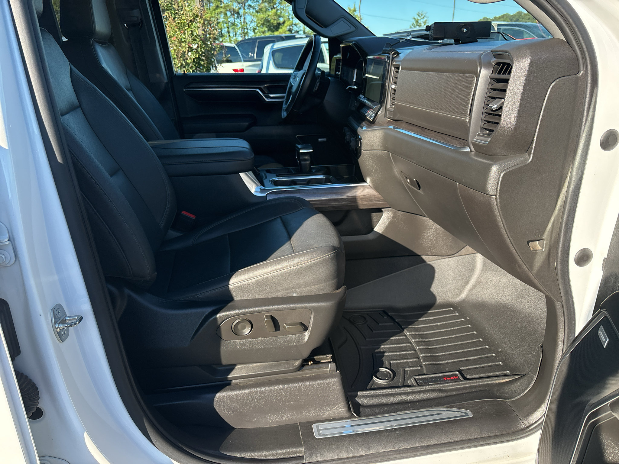 Used 2023 Chevrolet Silverado 1500 LTZ w/ LTZ Convenience Package II AWD/4WD image 22