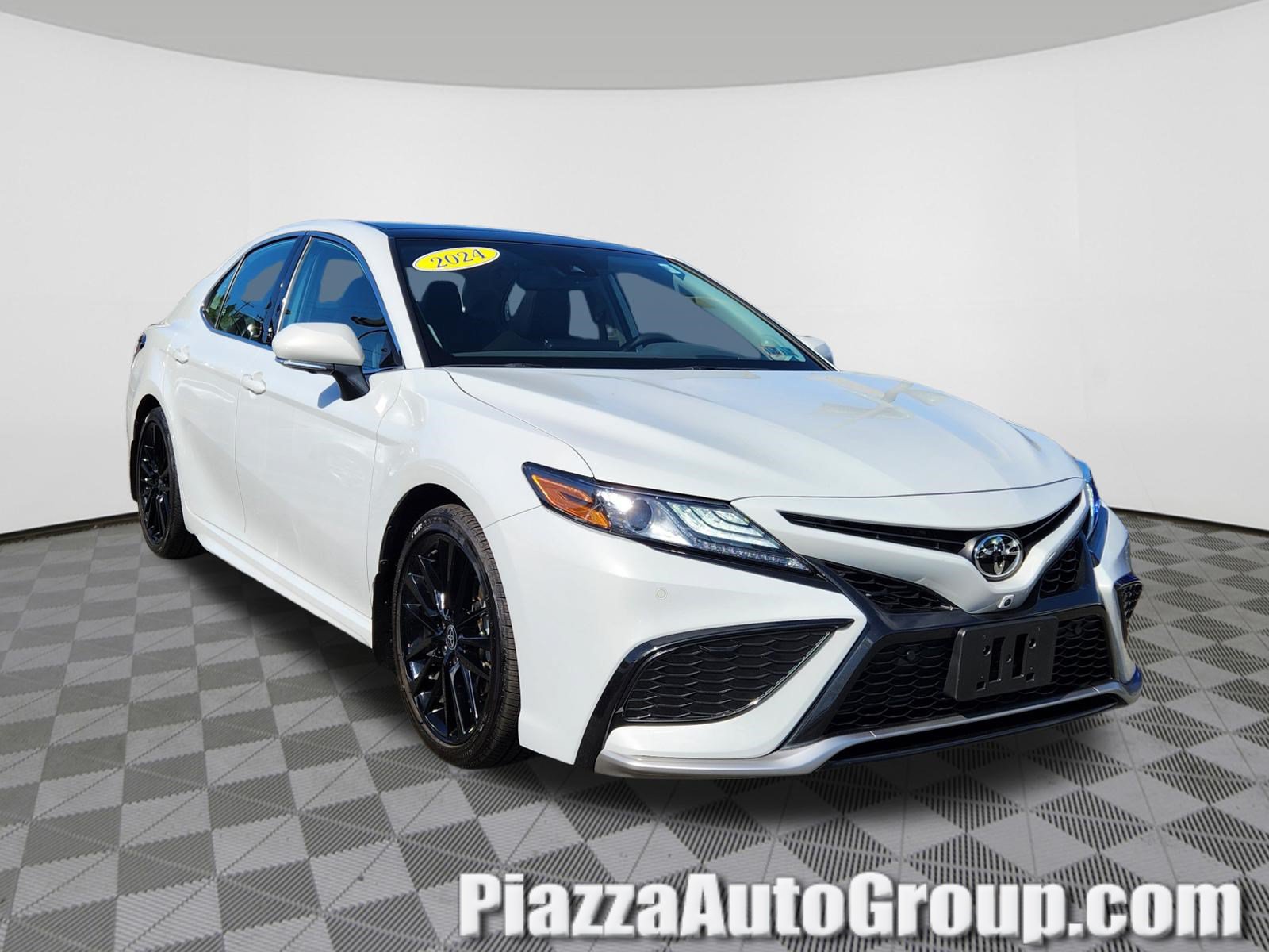 Used 2024 Toyota Camry XSE w/ Navigation Package FWD image 1