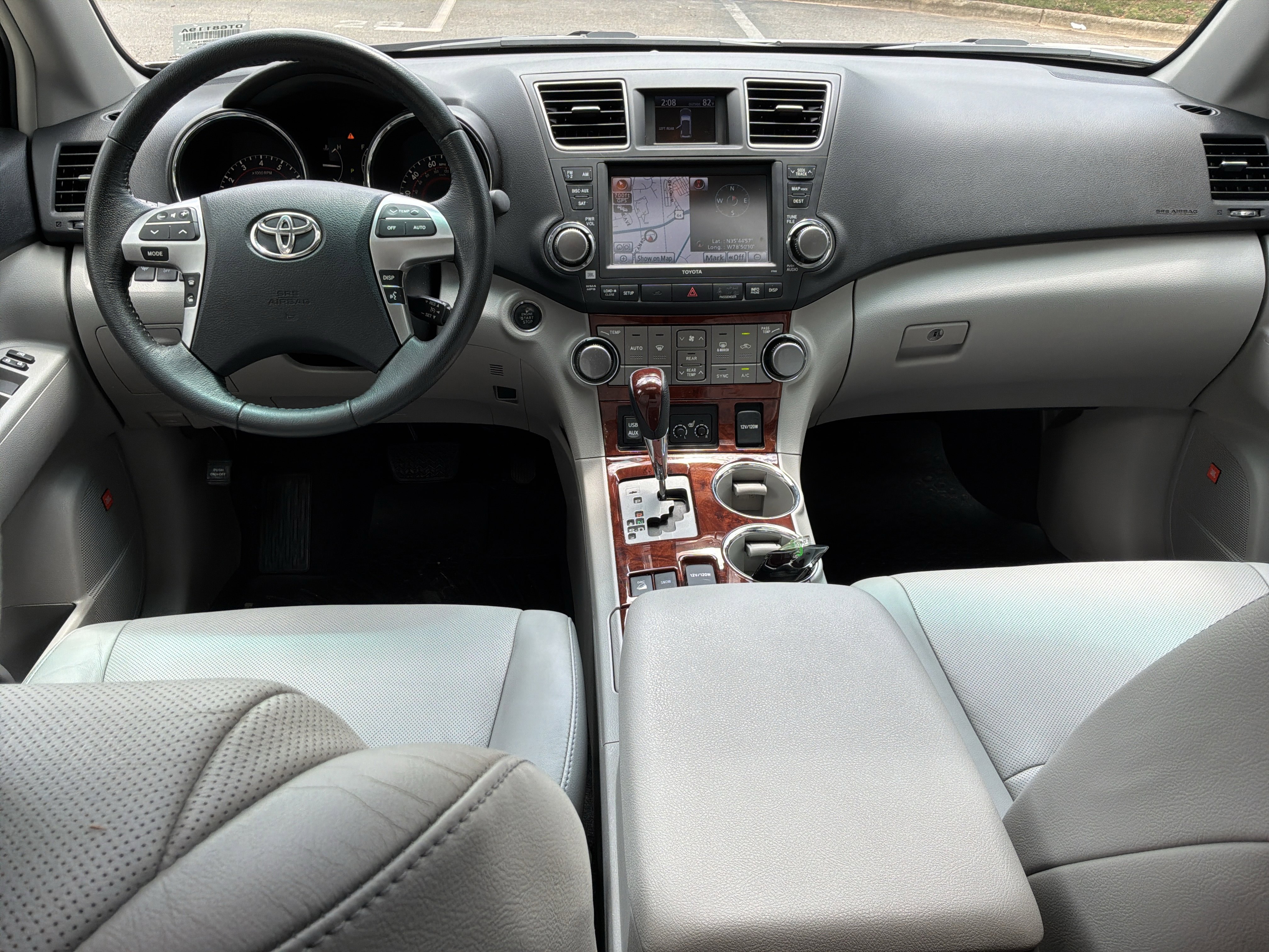 Used 2011 Toyota Highlander Limited w/ Tow Pkg AWD/4WD image 29
