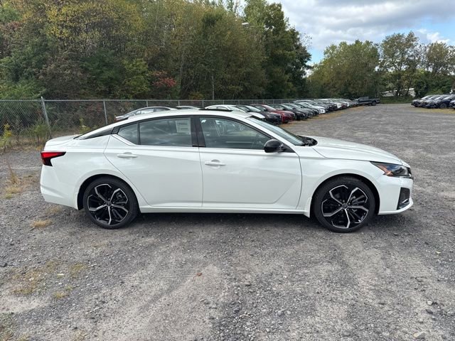 New 2025 Nissan Altima 2.5 SR w/ SR Premium Package FWD image 4