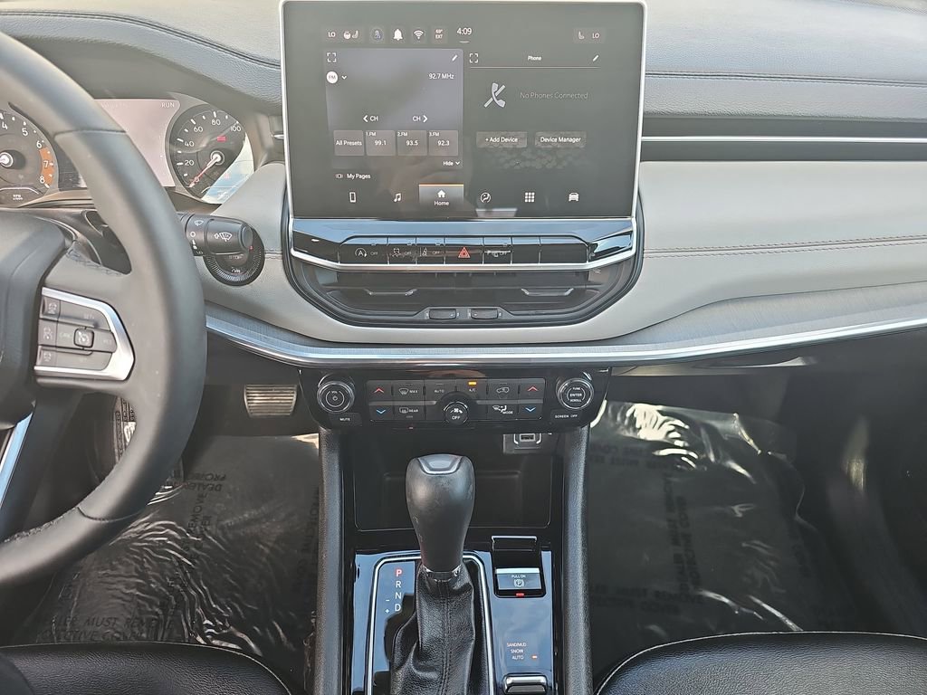 Used 2024 Jeep Compass Limited image 19