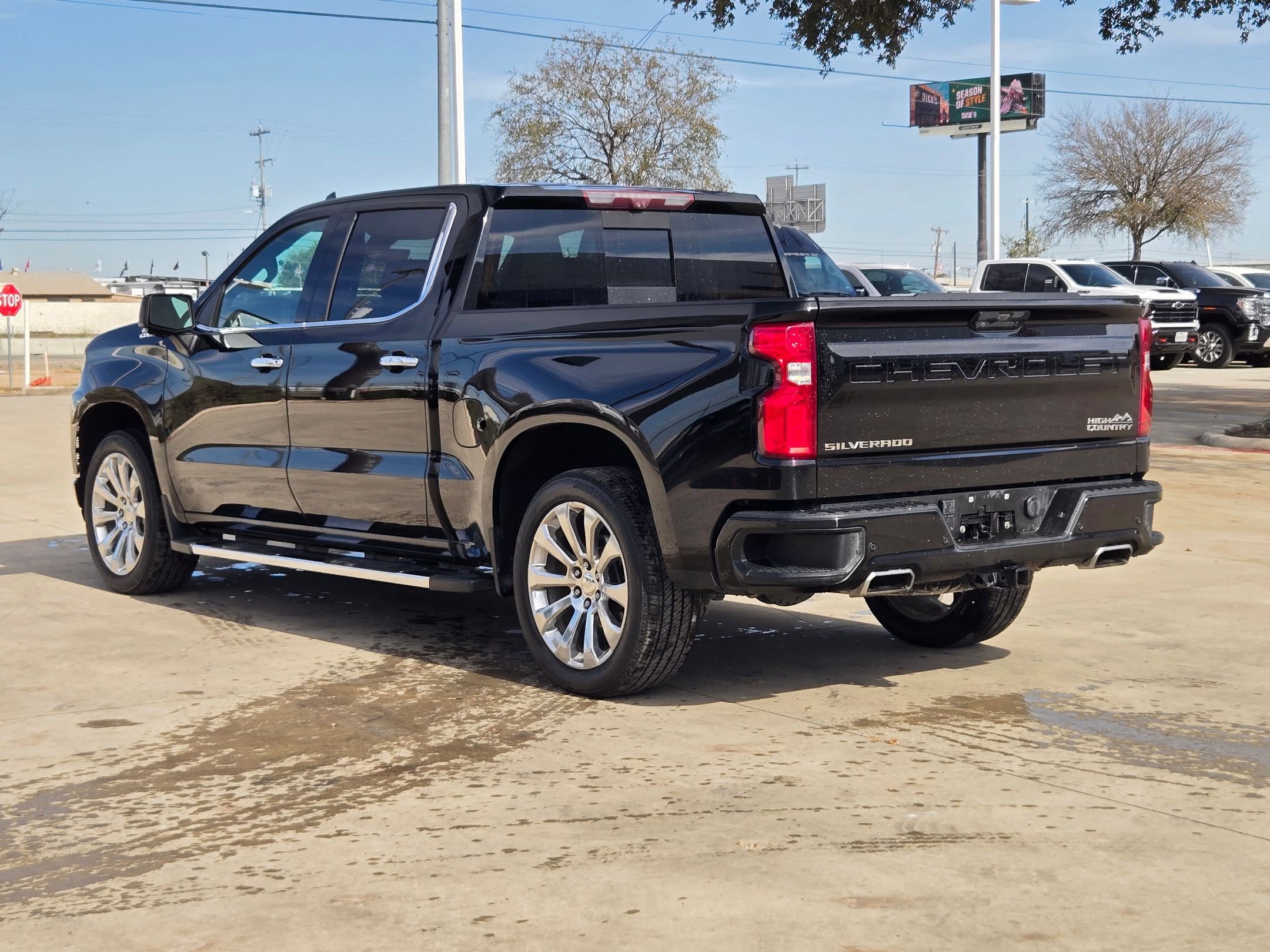 Used 2021 Chevrolet Silverado 1500 High Country w/ Technology Package image 5