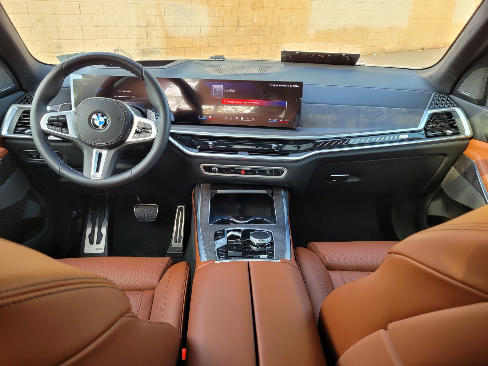 Used 2025 BMW X7 M60i w/ Climate Comfort Package image 16