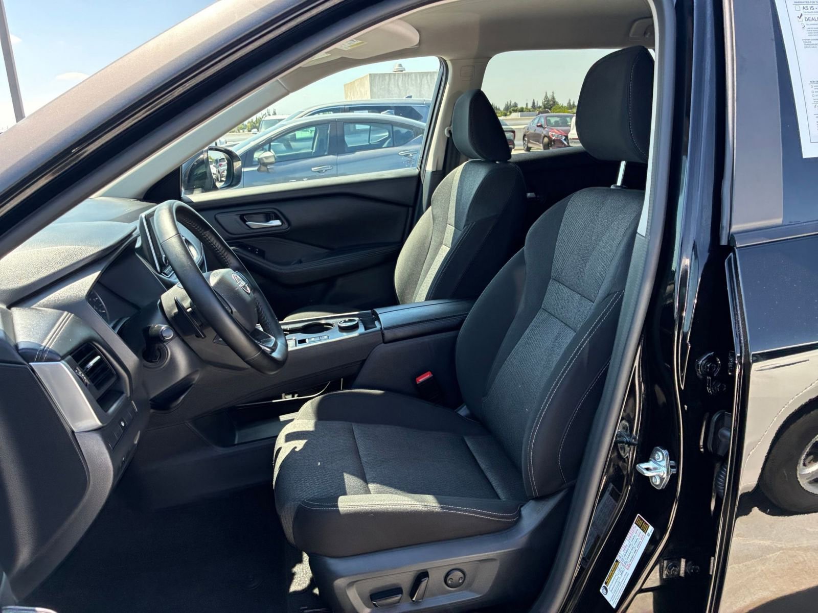 Used 2025 Nissan Rogue SV AWD/4WD image 29