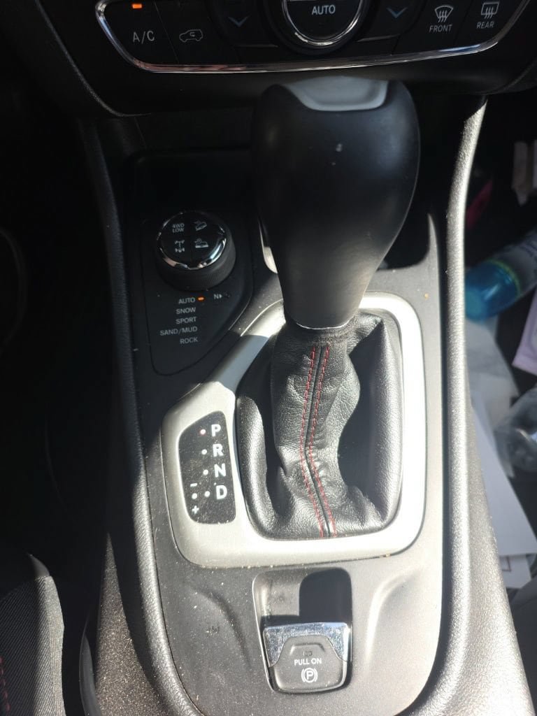 Used 2017 Jeep Cherokee Trailhawk AWD/4WD image 21