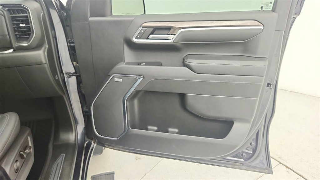 Used 2022 Chevrolet Silverado 1500 LTZ image 32