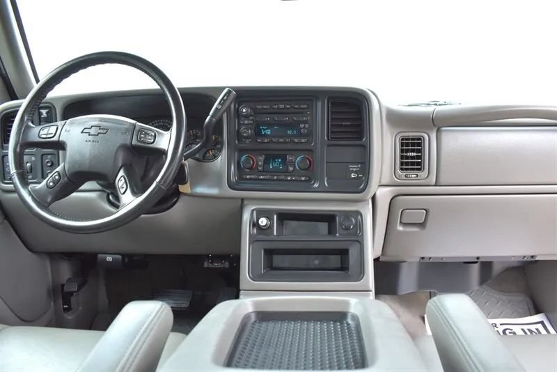 Used 2005 Chevrolet Silverado 2500 LT w/ Heavy-Duty Power Package AWD/4WD image 13
