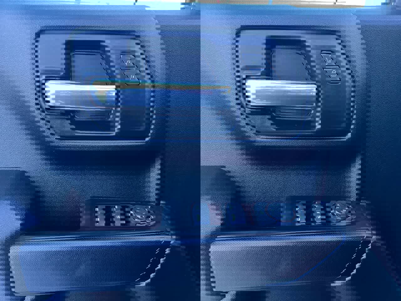 Used 2023 Chevrolet Silverado 1500 Custom image 13