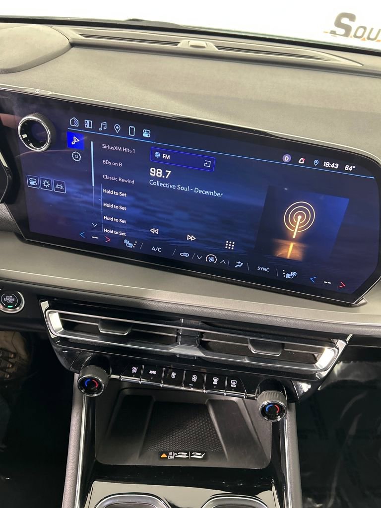 Used 2025 Chevrolet Traverse LT image 16