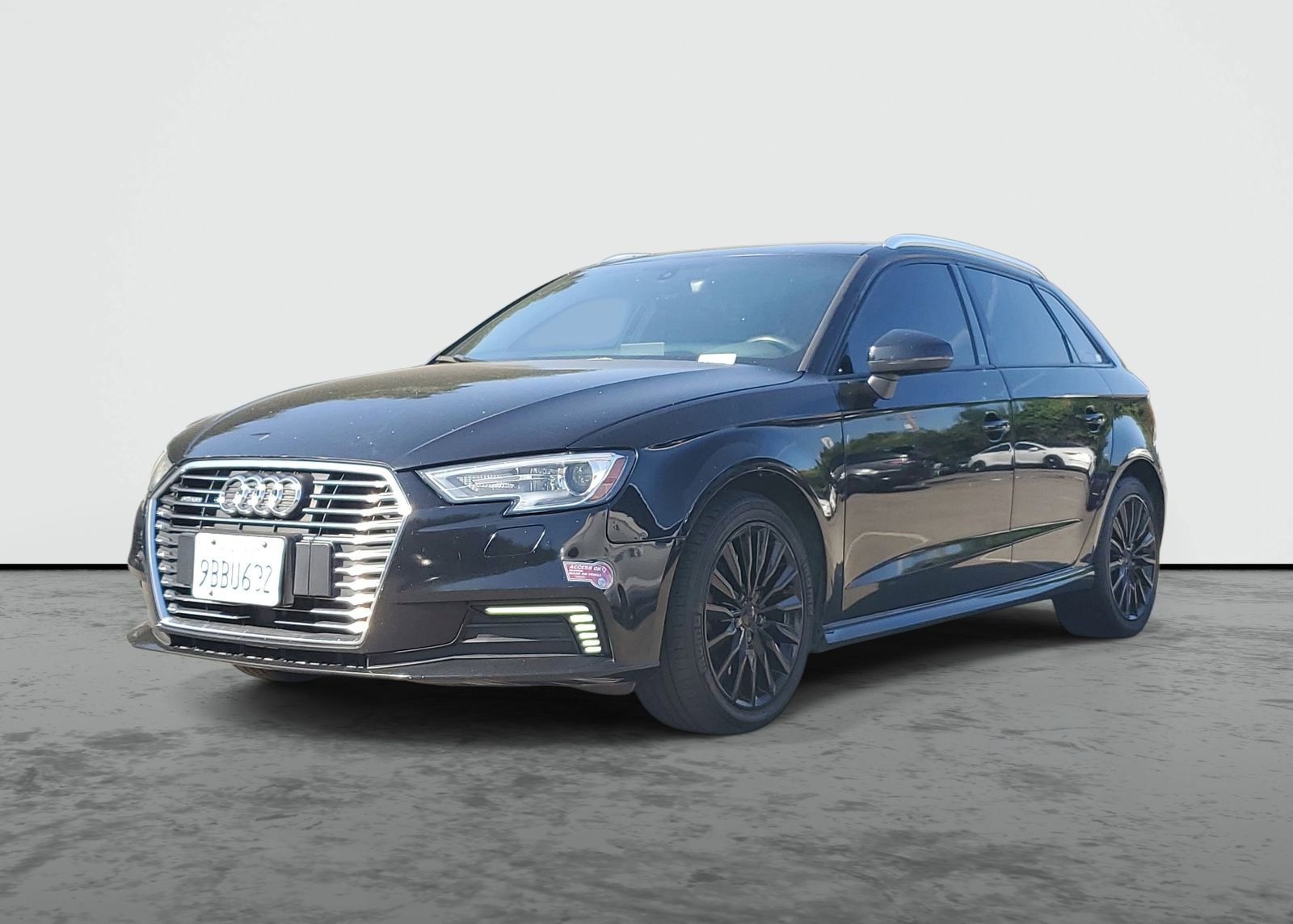 Used 2017 Audi A3 e-tron Premium image 2
