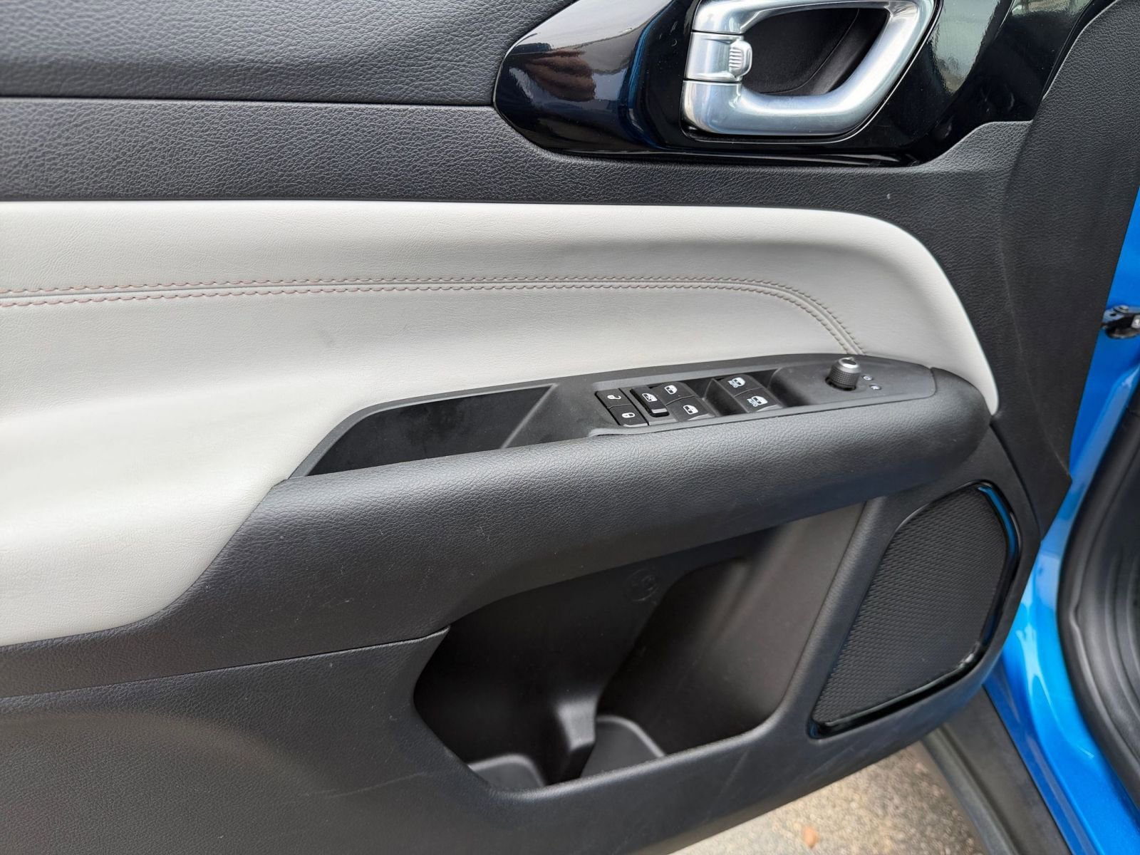 Used 2025 Jeep Compass Limited image 18