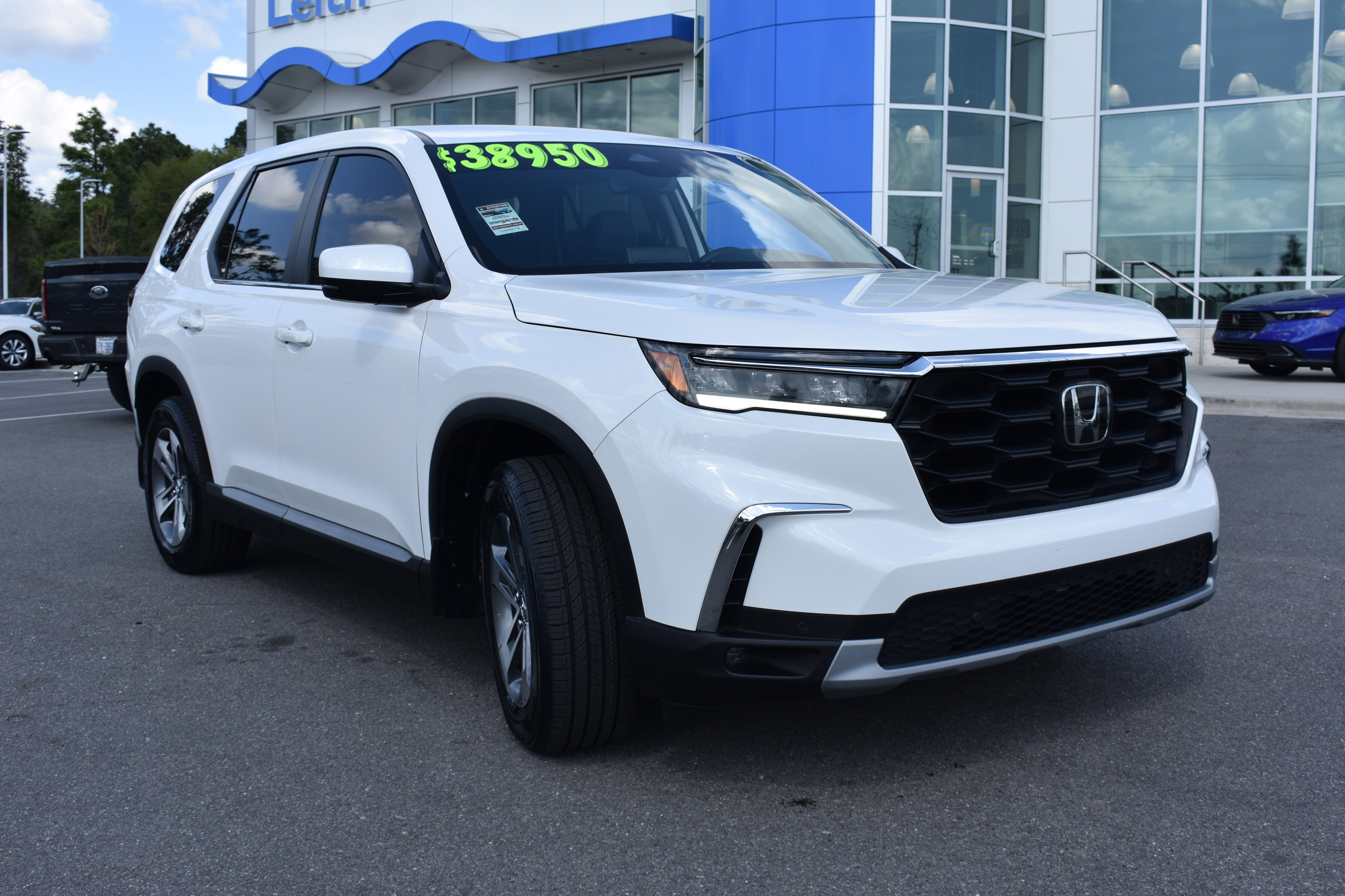 Used 2024 Honda Pilot EX-L image 3